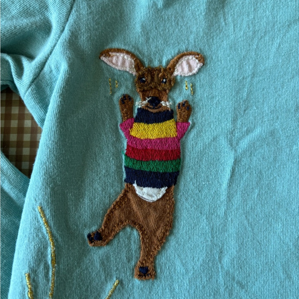Mini Boden long sleeve appliqué jumping dogs shirt. Size 2-3 - Picture 12 of 15